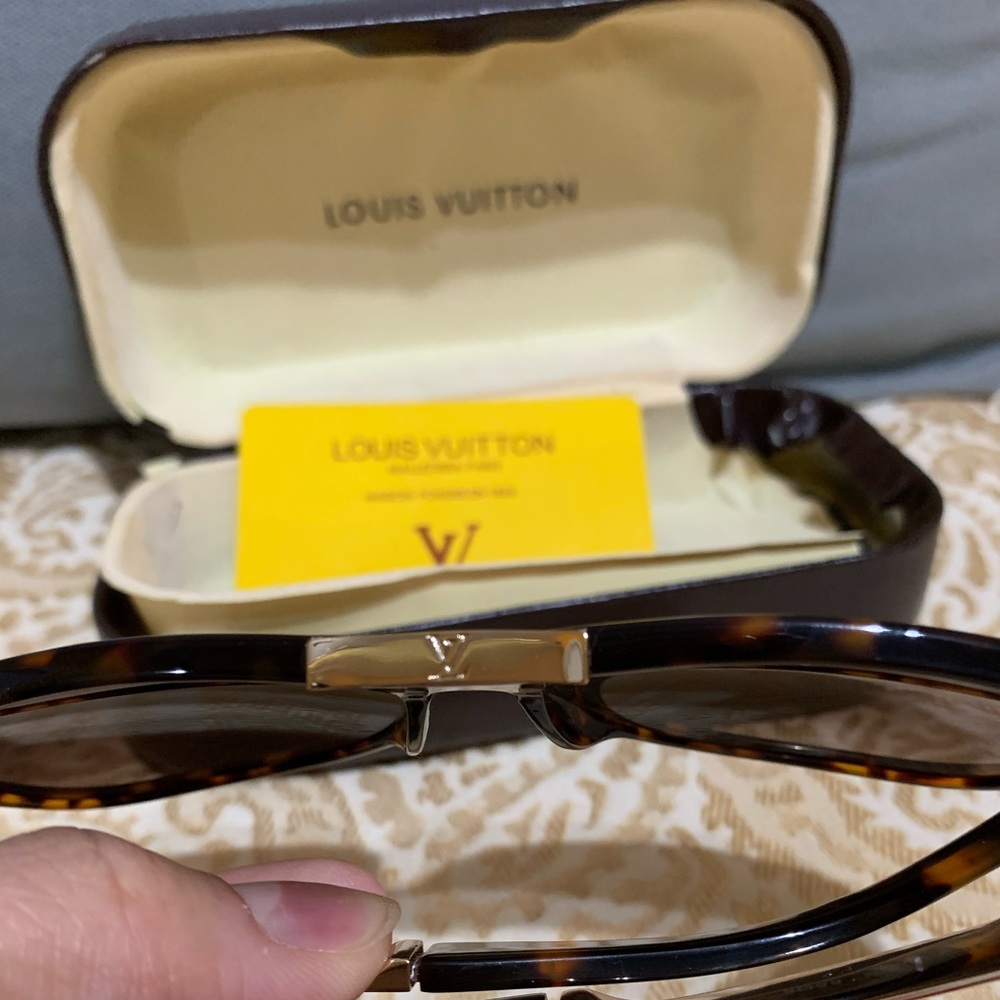 Authentic Louis Vuitton Attirance Sunglasses - Picture 3 of 9